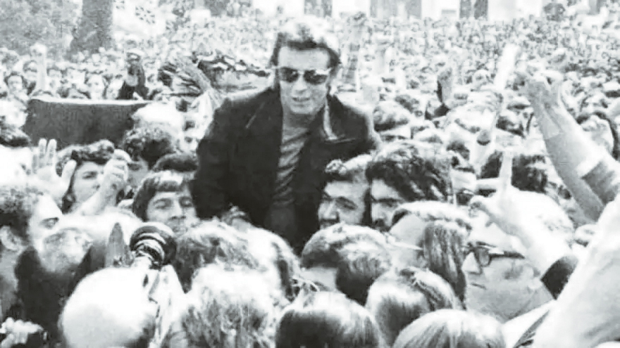 Η χήρα του Μουστακλή μιλάει στον Δανίκα: Απετάχθη ως δημοκρατικός, συνελήφθη ως δεξιός και εξορίστηκε ως κομμουνιστής 