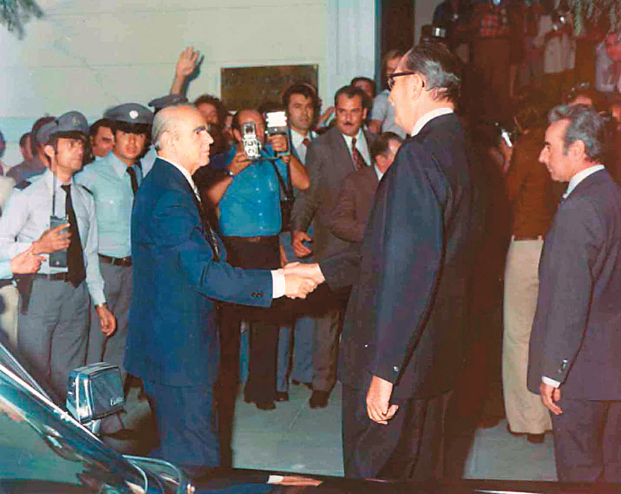 Βίλα με πισίνα για rich and famous η ιστορική έδρα της Νέας Δημοκρατίας στη Ρηγίλλης