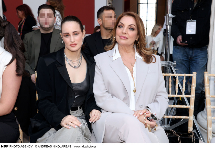 Άντζελα Γκερέκου: Σε επίδειξη μόδας με την κόρη της 