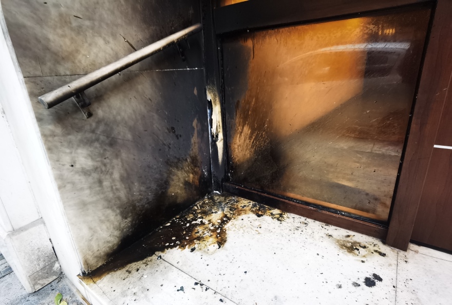 Γκύζη: Χαμηλής ισχύος έκρηξη σε πολυκατοικία