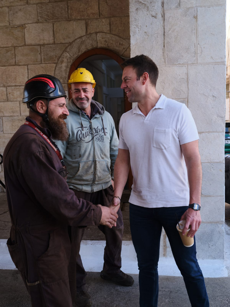 Σε Σύρο και Πάρο ο Στέφανος Κασσελάκης - Οι σταθμοί της δεκαήμερης περιοδείας του