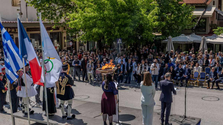 Η Καλαμπάκα υποδέχθηκε σήμερα την Ολυμπιακή Φλόγα - Δείτε φωτογραφίες