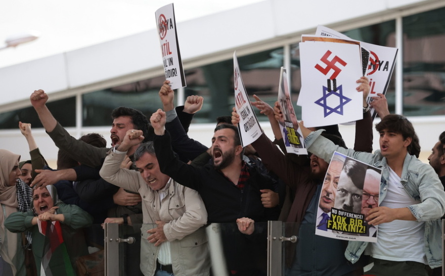 Μετά από επτά χρόνια στην προεδρία της Γερμανίας, ο Σταϊνμάιερ επισκέπτεται την Τουρκία και συναντά πρώτα τον Ιμάμογλου