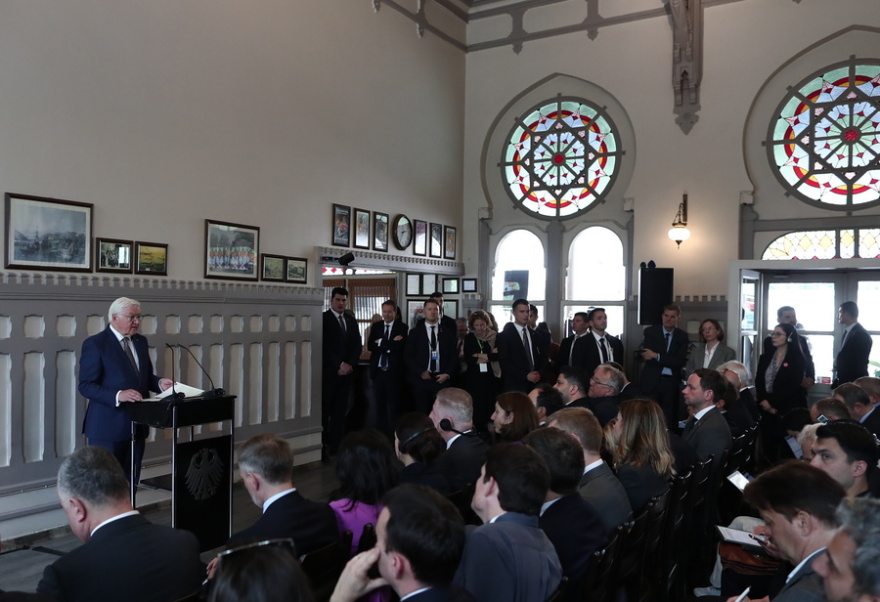 Μετά από επτά χρόνια στην προεδρία της Γερμανίας, ο Σταϊνμάιερ επισκέπτεται την Τουρκία και συναντά πρώτα τον Ιμάμογλου