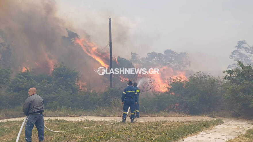 Κρήτη: Χωρίς ενεργό μέτωπο η φωτιά στον Ναύσταθμο της Σούδας - Εκκενώθηκαν σχολεία και το Ναυτικό νοσοκομείο