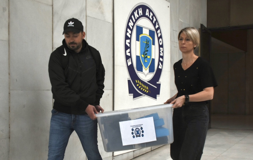 «Τα παιδιά μας είναι αθώα, δεν έχουν κάνει τίποτα» λένε μητέρες συλληφθέντων για τη δολοφονία Λυγγερίδη