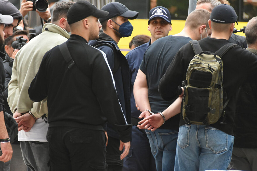 «Τα παιδιά μας είναι αθώα, δεν έχουν κάνει τίποτα» λένε μητέρες συλληφθέντων για τη δολοφονία Λυγγερίδη