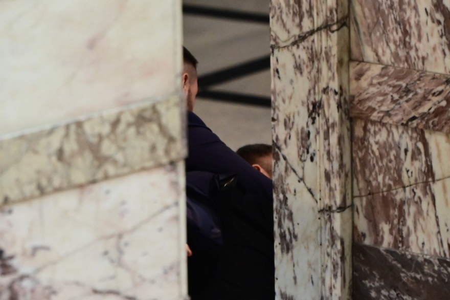 Βουλή: Συνελήφθη ο Κωνσταντίνος Φλώρος για την επίθεση στον Βασίλη Γραμμένο της Ελληνικής Λύσης