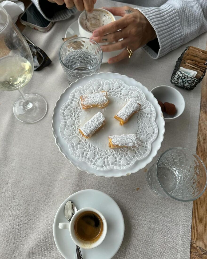 Έμιλι Ραταϊκόφσκι: Κάνει ηλιοθεραπεία γυμνή 