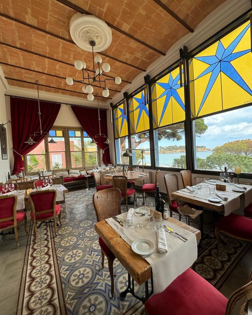 Έμιλι Ραταϊκόφσκι: Κάνει ηλιοθεραπεία γυμνή 