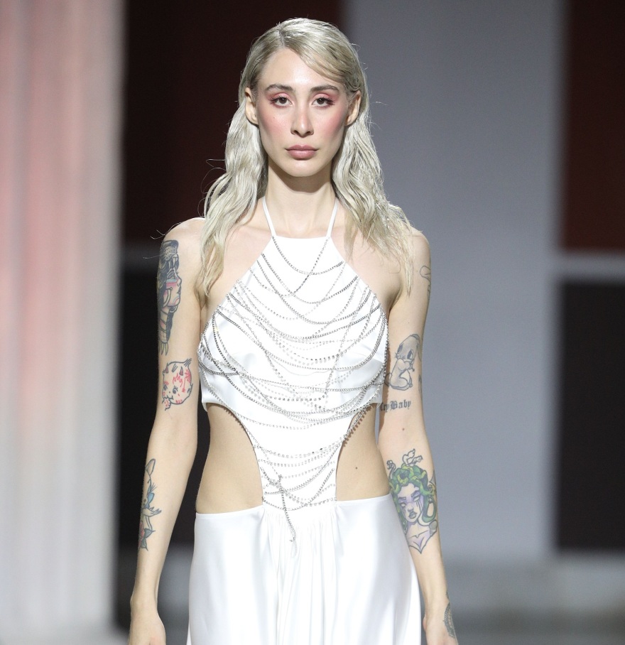 Κιάρα Μαρκέζη: Η εγγονή του Άκη Τσοχατζόπουλου περπάτησε στην πασαρέλα - Δείτε βίντεο