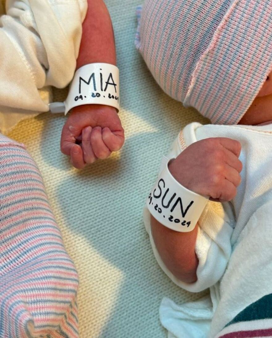 Jacquemus: Χάος στην ανάρτηση ότι απέκτησε δίδυμα με τον σύζυγό του - Λες και αγοράζουν πατάτες από το σούπερ μάρκετ, γράφουν