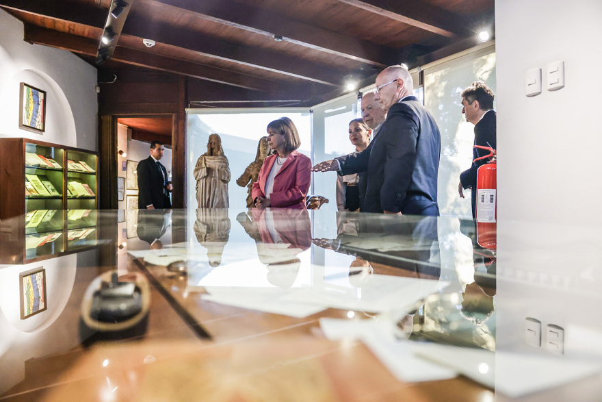 Επίσκεψη της Κατερίνας Σακελλαροπούλου στο Μουσείο La Chascona στη Χιλή