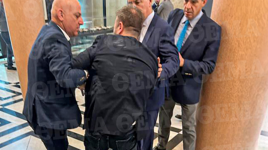 Βουλή: Συνελήφθη ο Κωνσταντίνος Φλώρος για την επίθεση στον Βασίλη Γραμμένο της Ελληνικής Λύσης