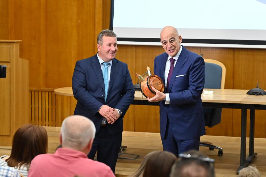 Δένδιας: Υποδέχτηκε μαθητές από μειονοτικά σχολεία της Θράκης - Φωτογραφίες