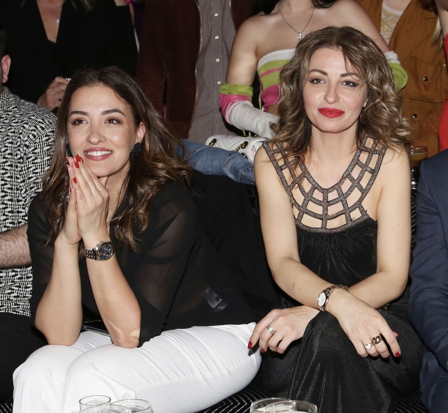 Ελένη Φουρέιρα: Οι αδερφές της στην απονομή του διαμαντένιου δίσκου της - Δείτε τις φωτογραφίες