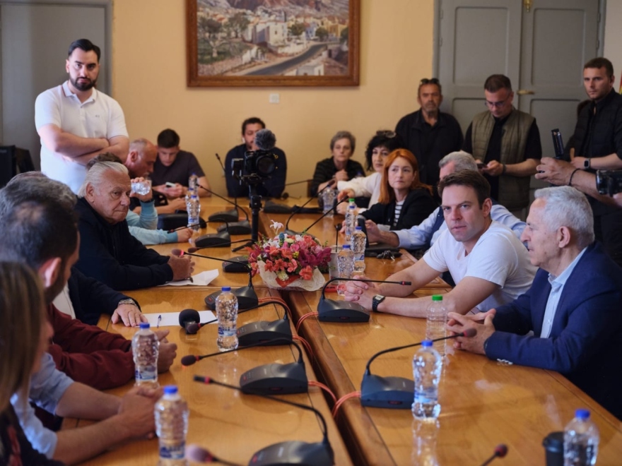 Στην Ικαρία έφτασε ο Στέφανος Κασσελάκης - Δείτε βίντεο