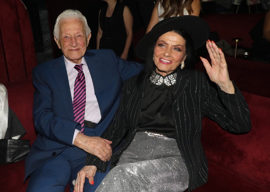 Η Ζωζώ Σαπουντζάκη διασκέδασε στη Μαρινέλλα - Δείτε φωτογραφίες