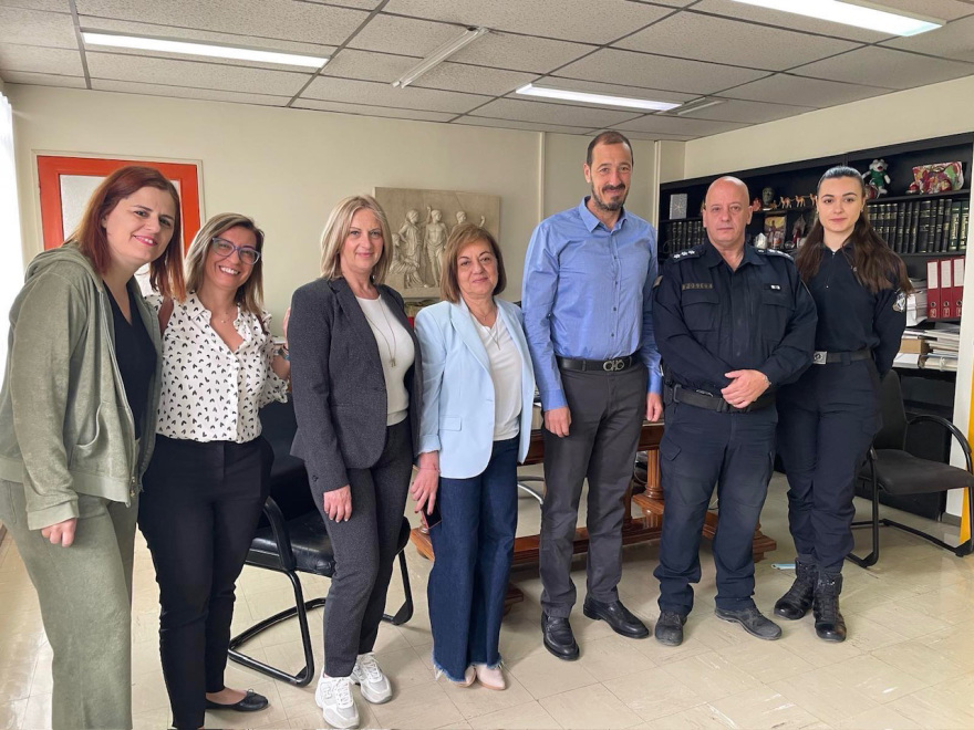 Δώρα σε παιδιά θύματα ενδοοικογενειακής βίας από το ΑΤ Νίκαιας