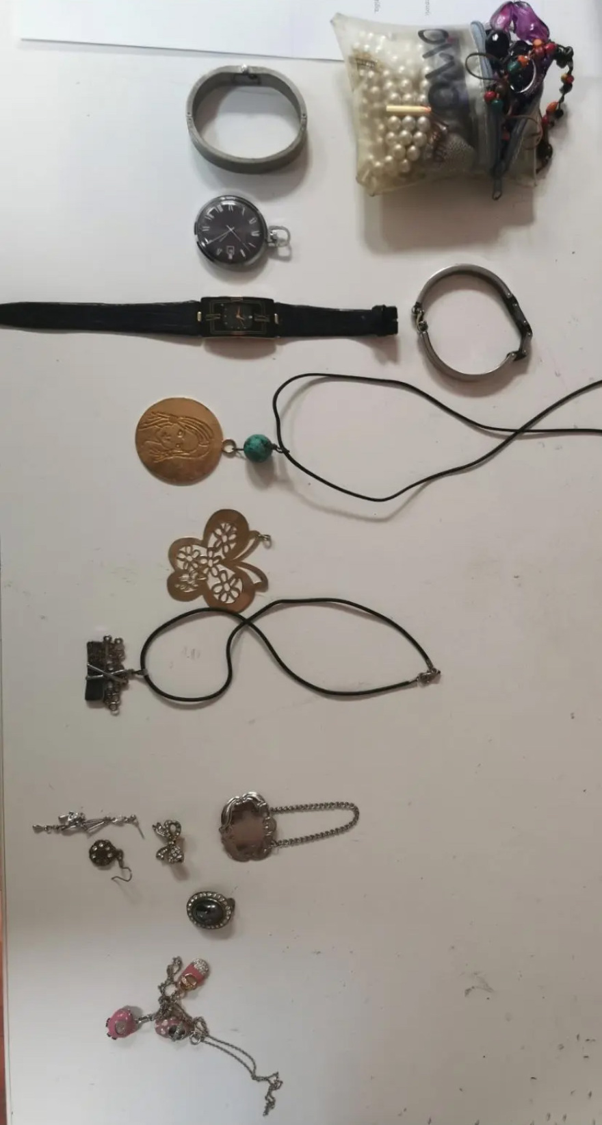 Χειροπέδες σε δύο Σέρβους της συμμορίας Ροζ Πάνθηρες - Άδειαζαν κοσμηματοπωλεία στην Αθήνα