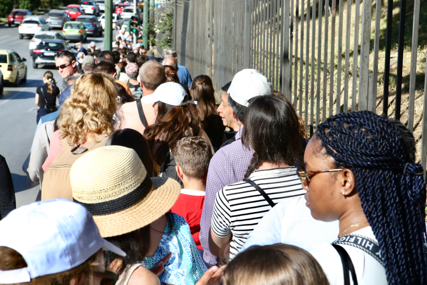 Πλήθος κόσμου έξω από το Παναθηναϊκό Στάδιο για την τελετή παράδοσης της Ολυμπιακής Φλόγας - Το πρόγραμμα - Φωτογραφίες και Βίντεο