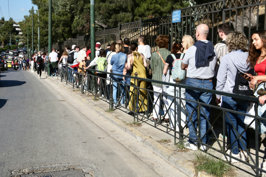 Πλήθος κόσμου έξω από το Παναθηναϊκό Στάδιο για την τελετή παράδοσης της Ολυμπιακής Φλόγας - Το πρόγραμμα - Φωτογραφίες και Βίντεο