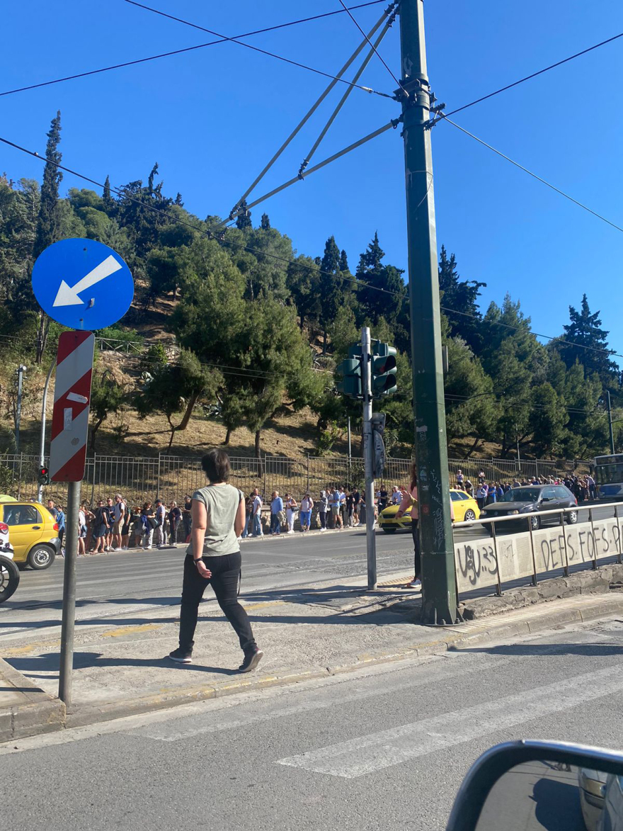 Πλήθος κόσμου έξω από το Παναθηναϊκό Στάδιο για την τελετή παράδοσης της Ολυμπιακής Φλόγας - Το πρόγραμμα - Φωτογραφίες και Βίντεο