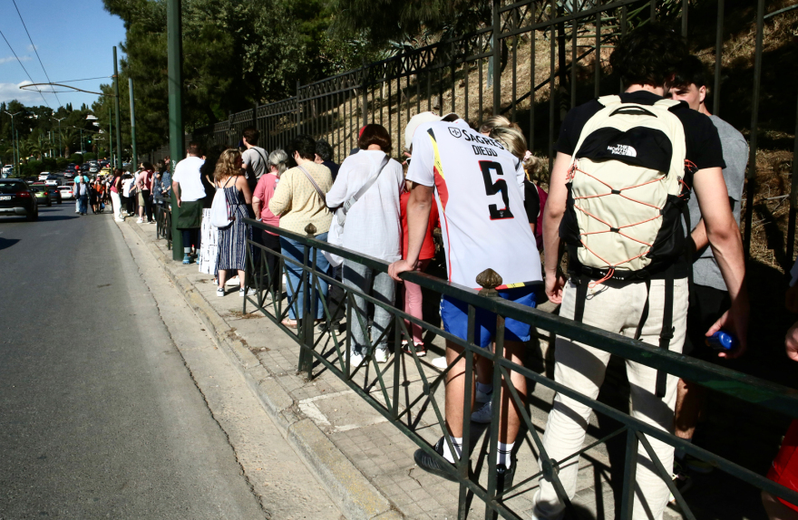 Πλήθος κόσμου έξω από το Παναθηναϊκό Στάδιο για την τελετή παράδοσης της Ολυμπιακής Φλόγας - Το πρόγραμμα - Φωτογραφίες και Βίντεο