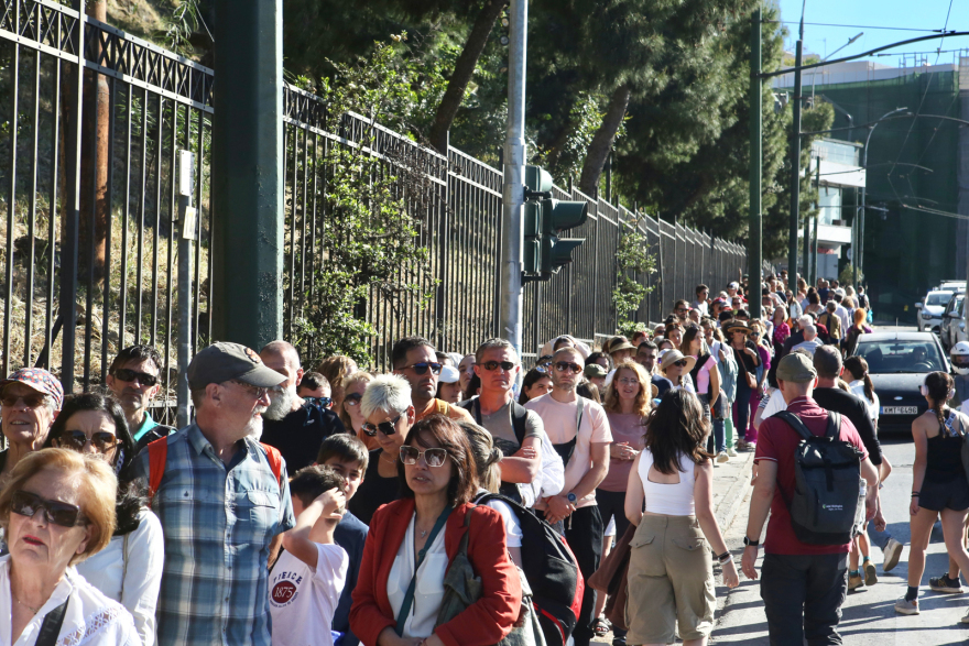 Πλήθος κόσμου έξω από το Παναθηναϊκό Στάδιο για την τελετή παράδοσης της Ολυμπιακής Φλόγας - Το πρόγραμμα - Φωτογραφίες και Βίντεο
