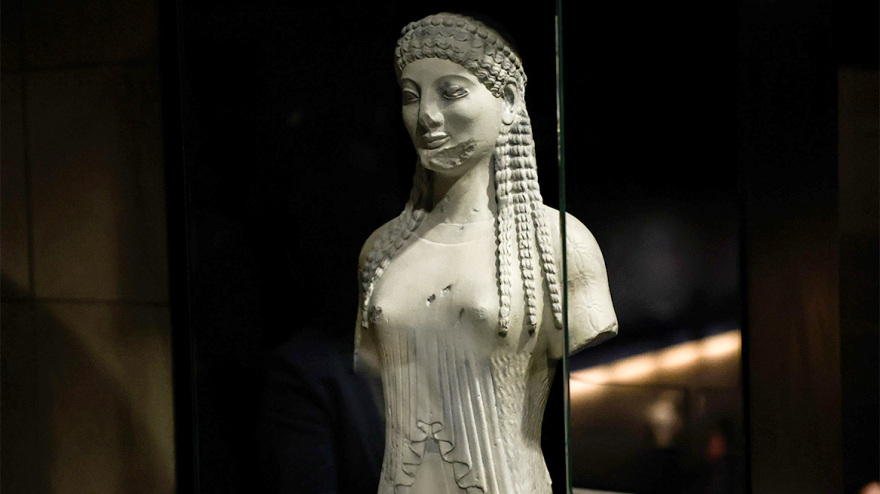 Χιλή: Η ΠτΔ στα αποκαλυπτήρια αντιγράφου αγάλματος Κόρης στον σταθμό μετρό Grecia στο Σαντιάγο