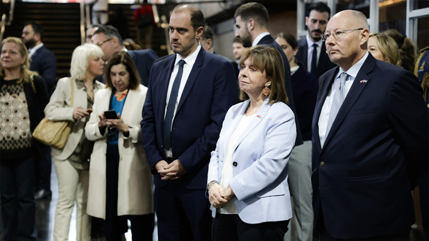 Χιλή: Η ΠτΔ στα αποκαλυπτήρια αντιγράφου αγάλματος Κόρης στον σταθμό μετρό Grecia στο Σαντιάγο