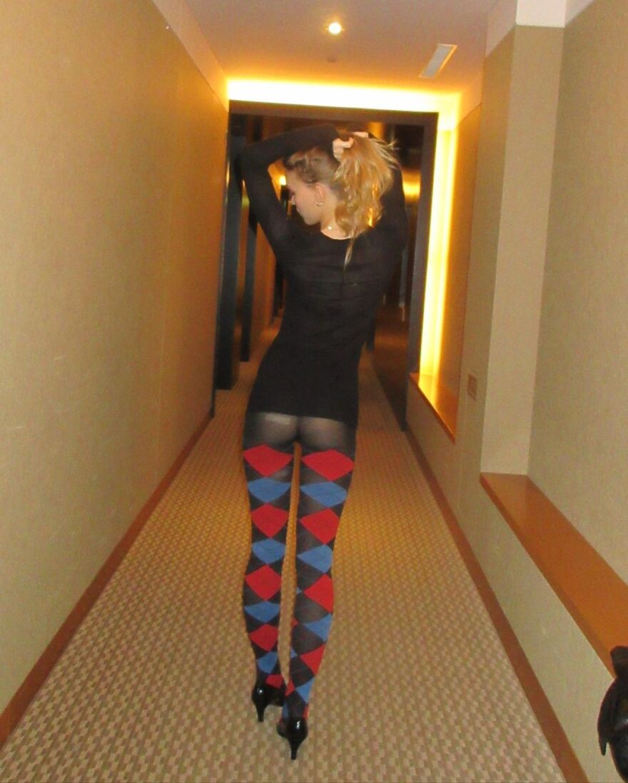 Λίλι Ρόουζ Ντεπ: Ποζάρει στο Τόκιο με τη σύντροφό της: Εγώ και η δικιά μου, γράφει η ηθοποιός