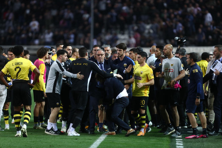 Ένταση μετά το τελευταίο σφύριγμα στην Τούμπα - Σε έξαλλη κατάσταση ο Αλμέιδα - Βίντεο, φωτογραφίες 