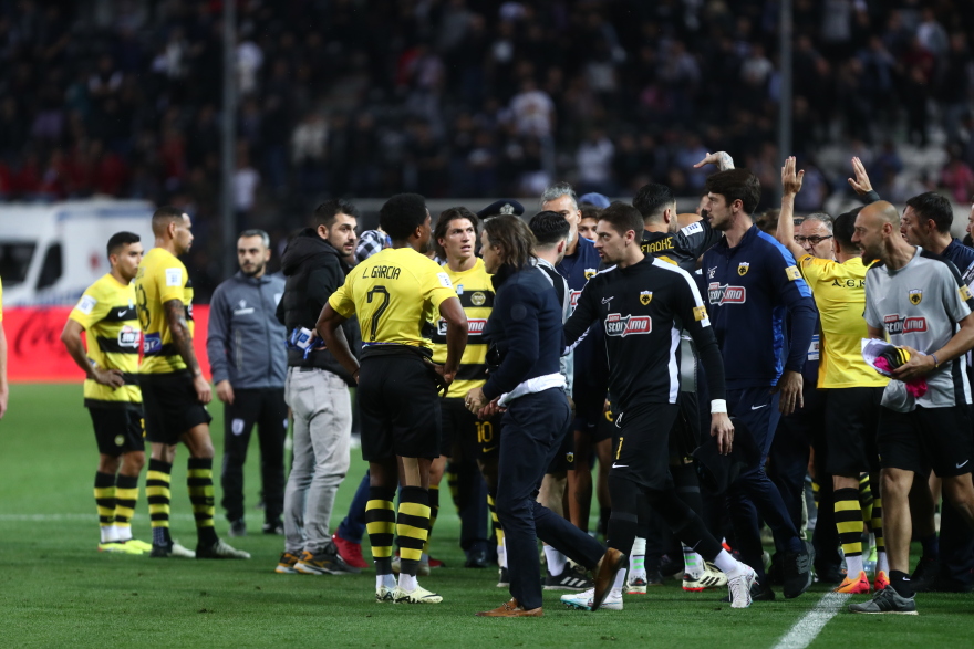 Ένταση μετά το τελευταίο σφύριγμα στην Τούμπα - Σε έξαλλη κατάσταση ο Αλμέιδα - Βίντεο, φωτογραφίες 