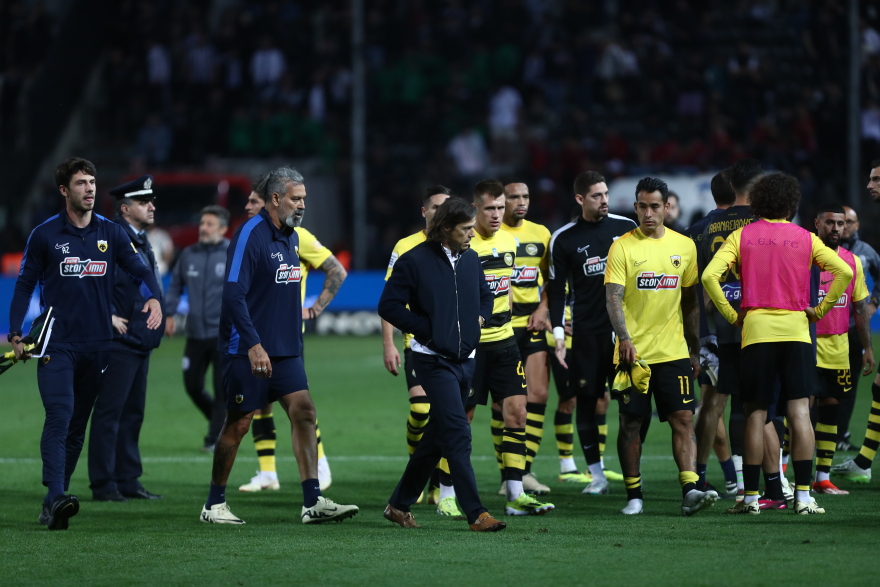 Ένταση μετά το τελευταίο σφύριγμα στην Τούμπα - Σε έξαλλη κατάσταση ο Αλμέιδα - Βίντεο, φωτογραφίες 