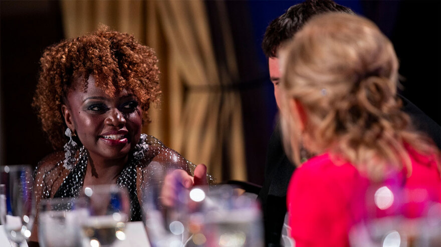 Ο Μπάιντεν περιπαίζει τον Τραμπ στο ετήσιο δείπνο της Ένωσης Ανταποκριτών - «Έχω αντίπαλο ένα 6χρονο»