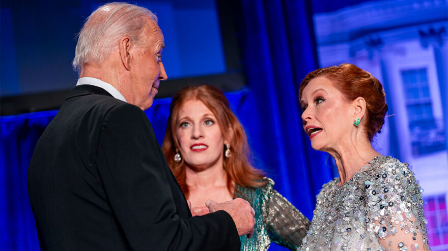 Ο Μπάιντεν περιπαίζει τον Τραμπ στο ετήσιο δείπνο της Ένωσης Ανταποκριτών - «Έχω αντίπαλο ένα 6χρονο»