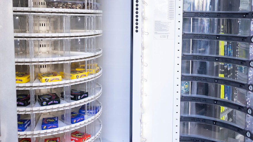 Θεσσαλονίκη: Αυτόματος πωλητής προσφέρει ζωντανά δολώματα για ψάρεμα όλο το 24ωρο - Δείτε φωτογραφίες