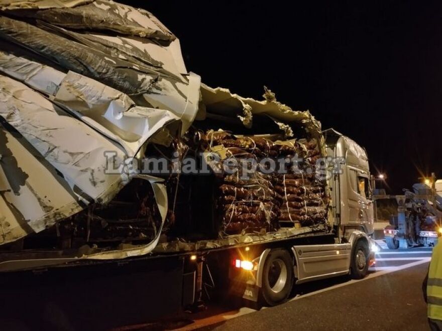 Άνοιξε η Αθηνών-Λαμίας έπειτα από την εκτροπή νταλίκας στον Άγιο Κωνσταντίνο