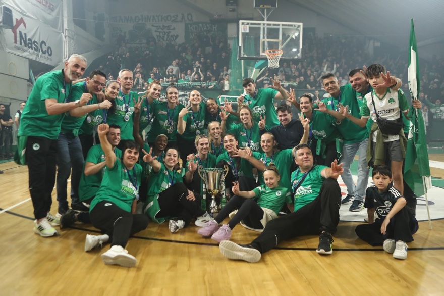 Παναθηναϊκός: Μέσα σε αποθέωση η απονομή στις πρωταθλήτριες του βόλεϊ - Το αφιέρωσαν στη Ρούξι Ντουμιτρέσκου