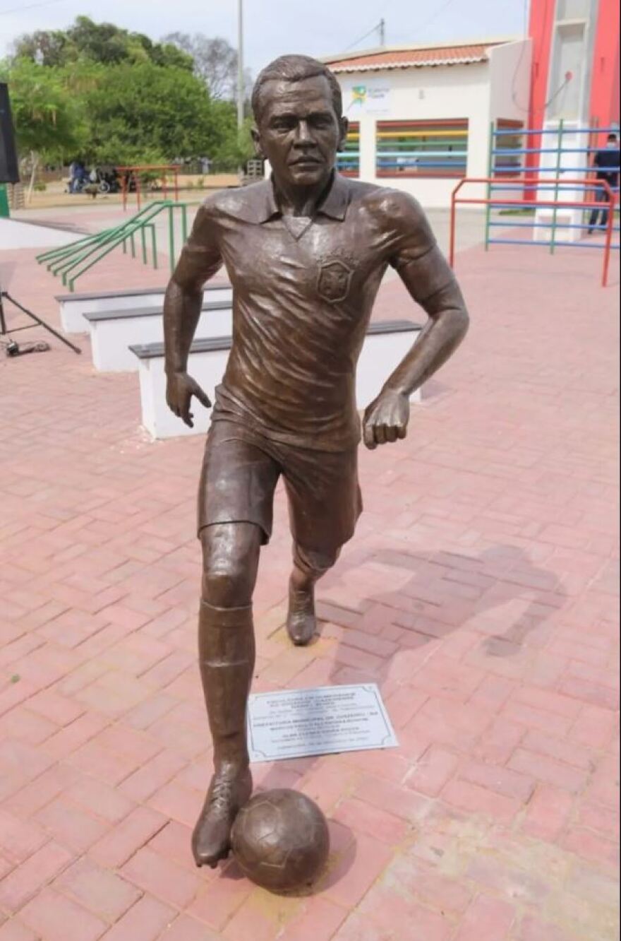 Απομάκρυναν άγαλμα του Ντάνι Άλβες από κεντρική πλατεία πόλης της Βραζιλίας