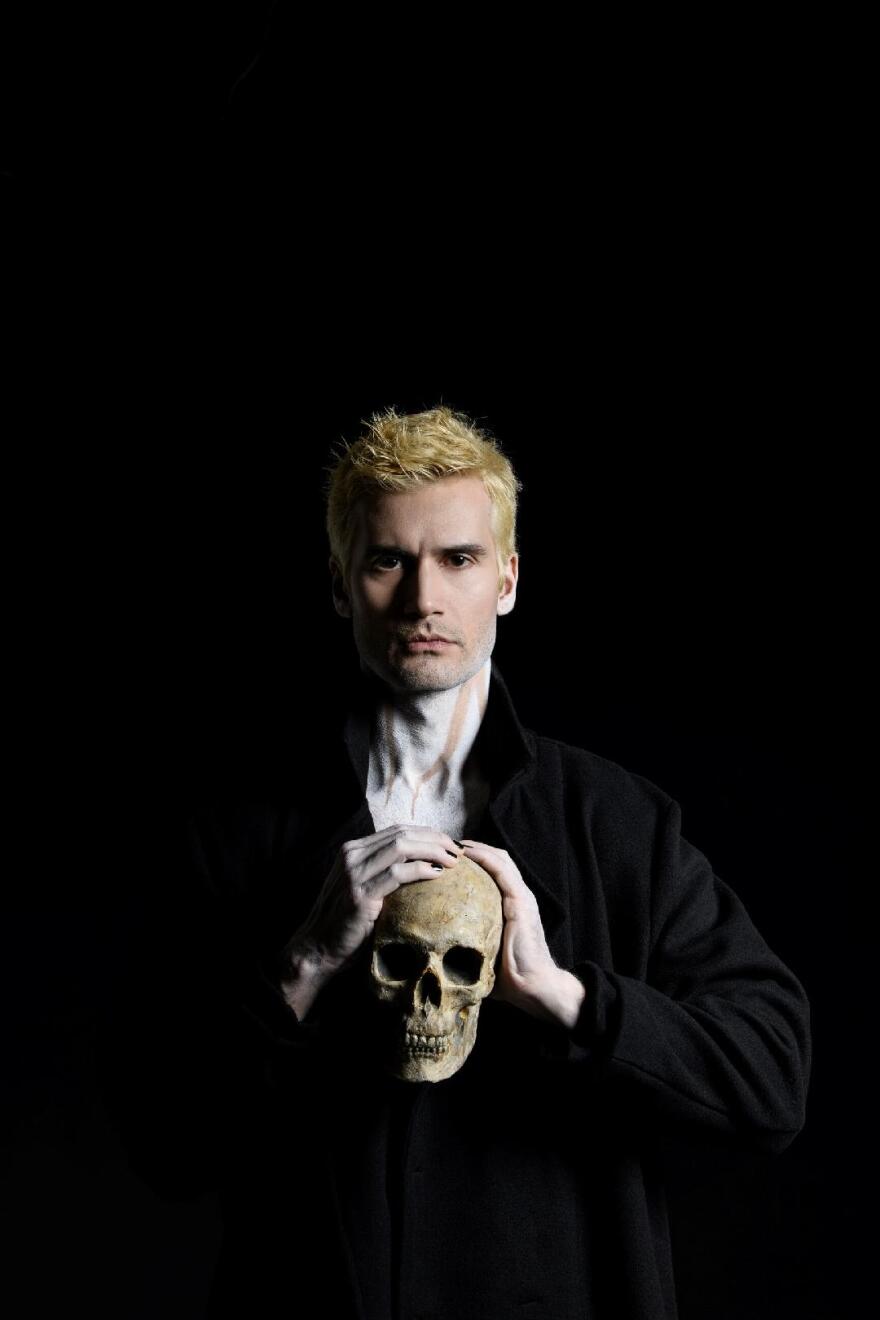 Ανάστασης Ροϊλός: Ετοιμάζεται να ενσαρκώσει τον Άμλετ του Σαίξπηρ