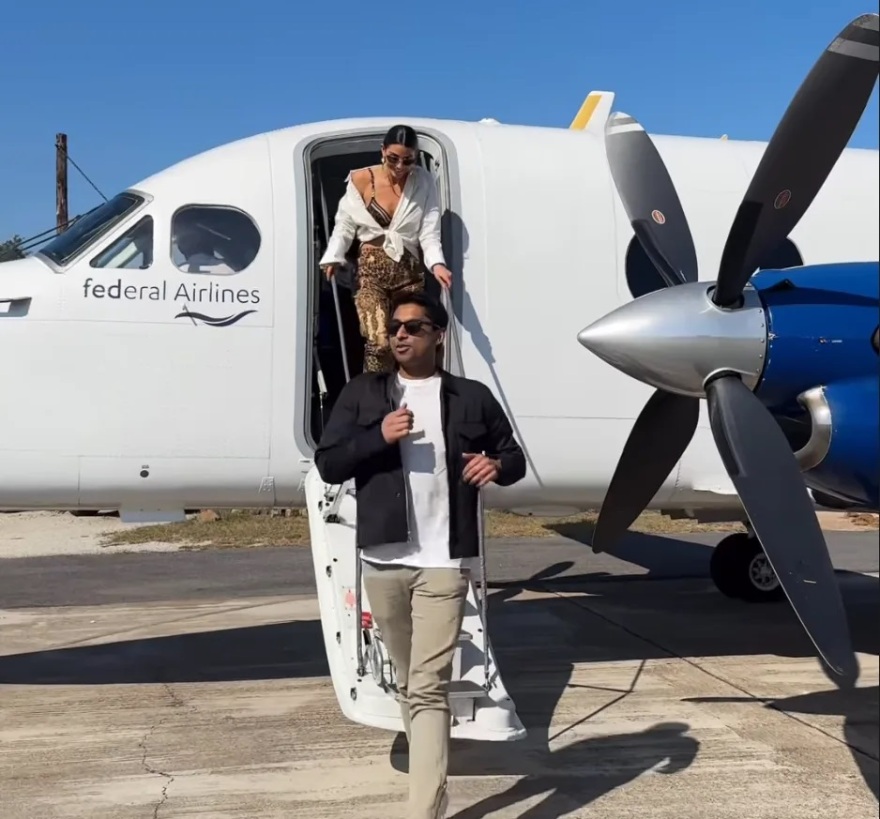 Aίγυπτος: Ο δισεκατομμυριούχος Ankur Jain παντρεύτηκε την πρώην παλαίστρια Erika Hammond στις πυραμίδες