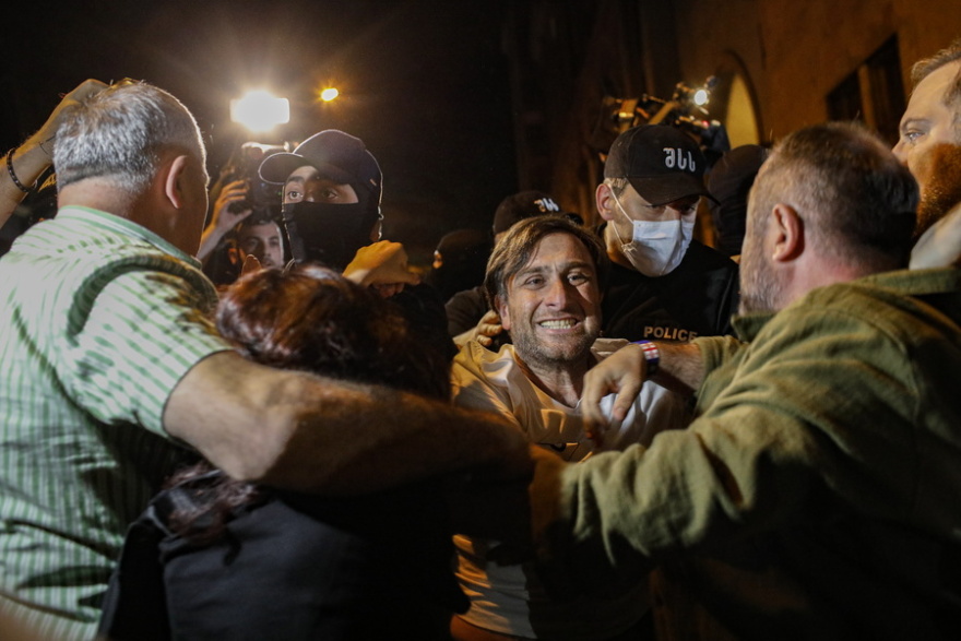 Γεωργία: Η αστυνομία κάνει χρήση δακρυγόνων και σφαιρών από καουτσούκ εναντίον διαδηλωτών - Δείτε βίντεο και φωτογραφίες