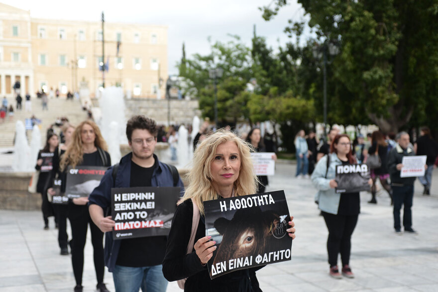 Αυτό το Πάσχα γιόρτασε χωρίς θύματα, είπαν δεκάδες vegan στο Σύνταγμα - Δείτε βίντεο και φωτογραφίες