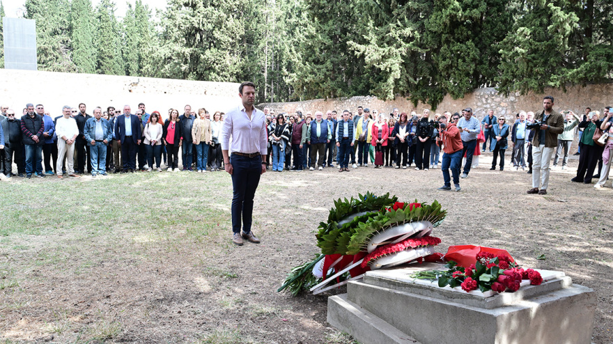 Στο Σκοπευτήριο της Καισαριανής για την Πρωτομαγιά ο Κασσελάκης - Κατέθεσε στεφάνι