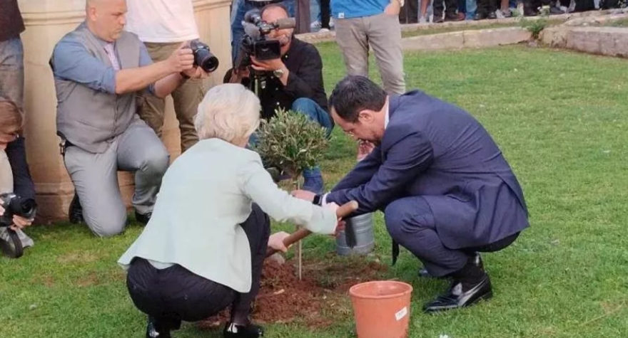 Φον ντερ Λάιεν σε Χριστοδουλίδη: Κόμβος αλληλεγγύης για την ΕΕ και τον κόσμο η Κύπρος