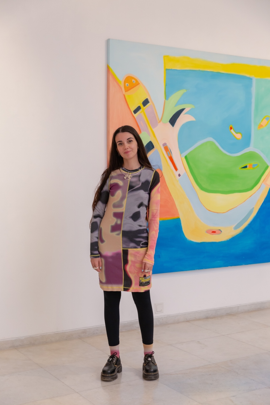 «Εκεί όπου τραγουδούν τα λουλούδια»: Η ατομική έκθεση της Βασιλικής Κούκου 