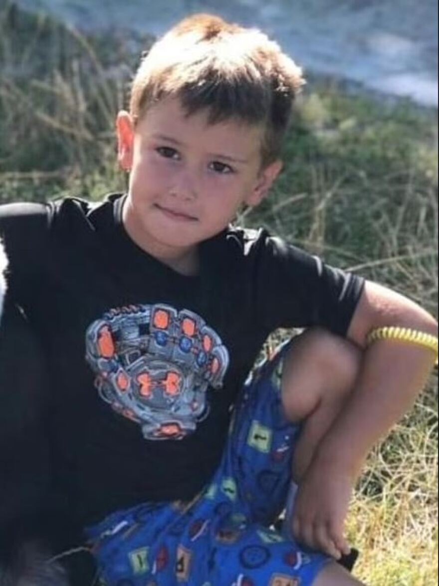 ΗΠΑ: «Πρέπει να σκληρύνει» έγραφε ο πατέρας που κακοποίησε τον 6χρονο γιο του σε διάδρομο γυμναστηρίου