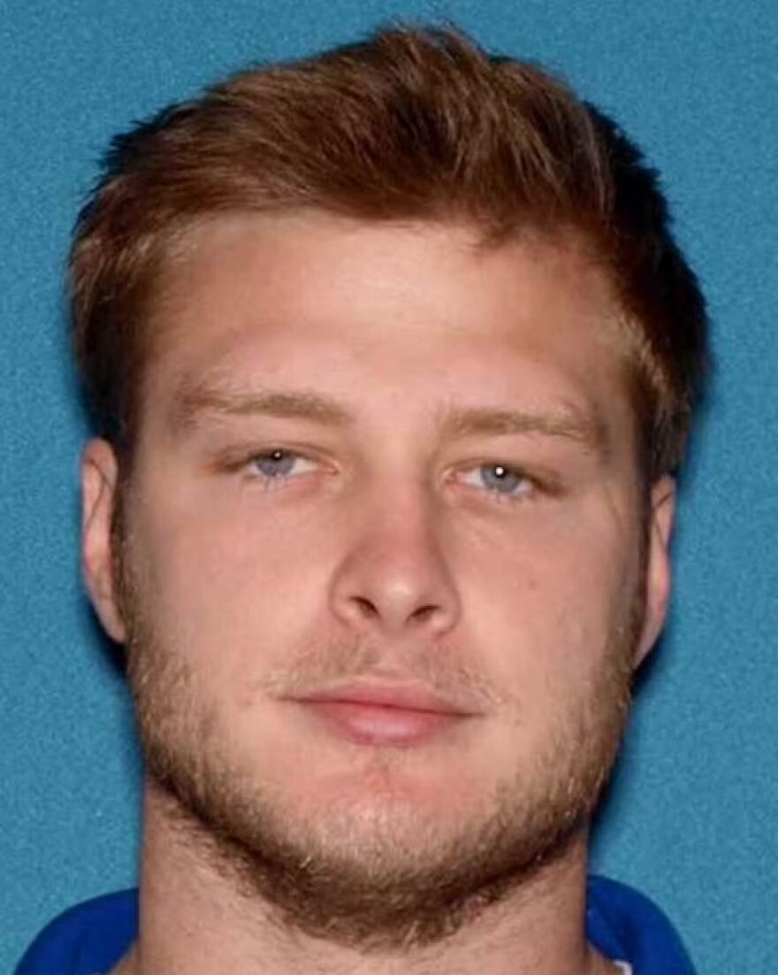 ΗΠΑ: «Πρέπει να σκληρύνει» έγραφε ο πατέρας που κακοποίησε τον 6χρονο γιο του σε διάδρομο γυμναστηρίου